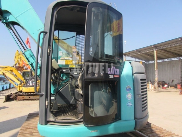 Kobelco SK75