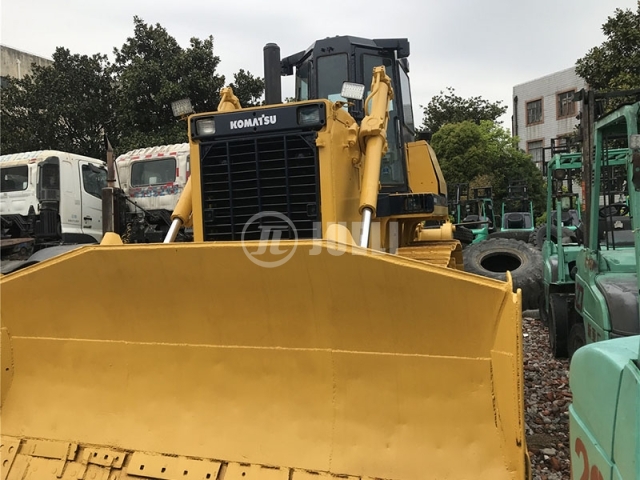 KOMATSU D85