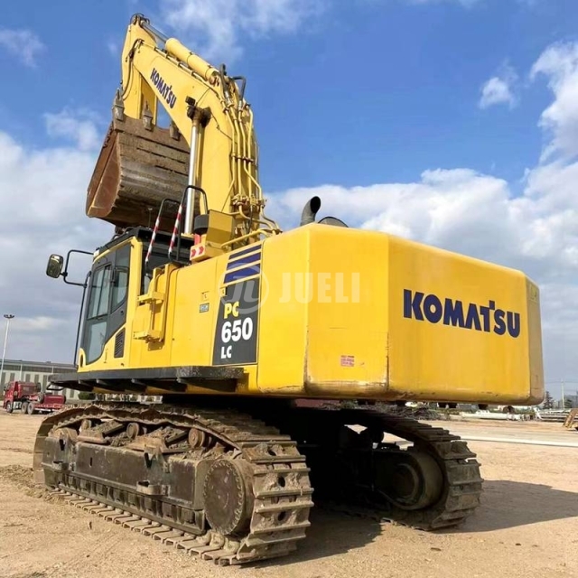 Komatsu PC650-8