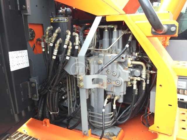 Hitachi ZX135