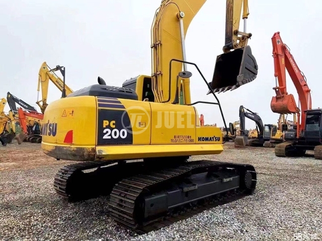 Komatsu PC200-8MO