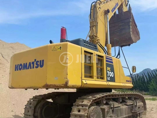 Komatsu PC700-8