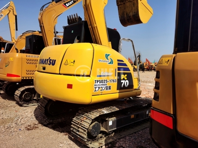 Komatsu PC70-8