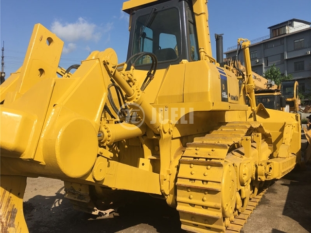 KOMATSU D155AX-5