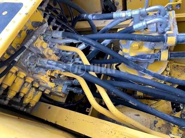 Komatsu PC200-8MO