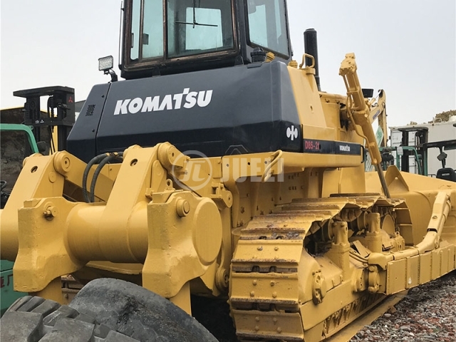 KOMATSU D85