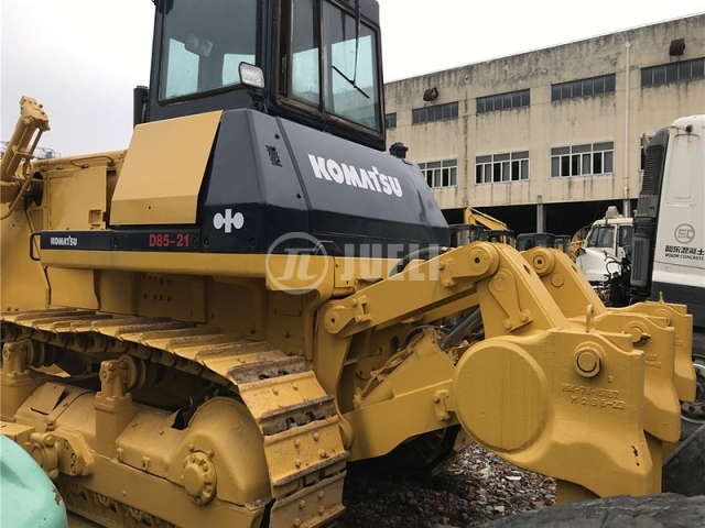 KOMATSU D85